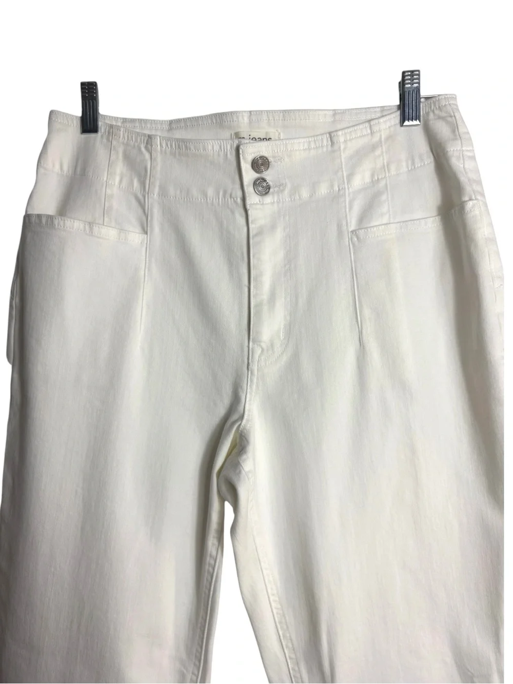 m jeans by MAURICES High Waisted Flare Jeans in White Size 14 SHORT — GORGEOUS!!